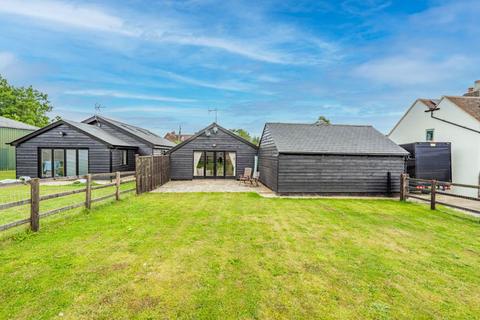 3 bedroom barn conversion to rent, Chartridge, Chesham