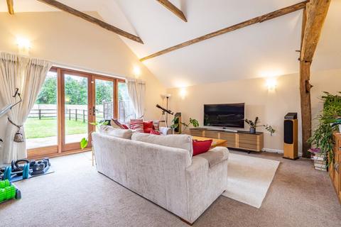 3 bedroom barn conversion to rent, Chartridge, Chesham