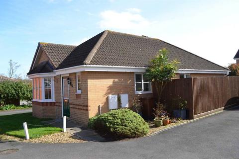 2 bedroom bungalow to rent, Windsor Close, Cullompton, Devon, EX15