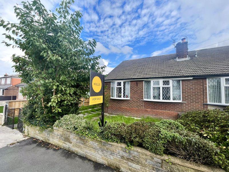 Clifton Drive, Wardley, Swinton... 2 bed semidetached bungalow £190,000