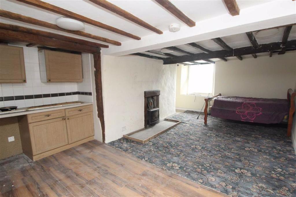 2 nd floor lounge/kitchen