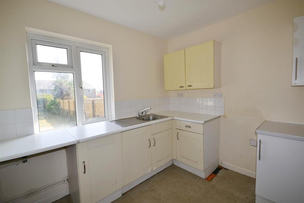 Windsor Road, Dorchester 3 bed terraced house £240,000