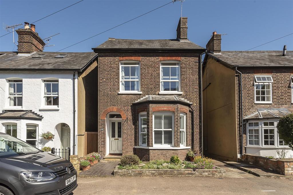 Cowper Road, Harpenden 3 bed detached house £1,100,000