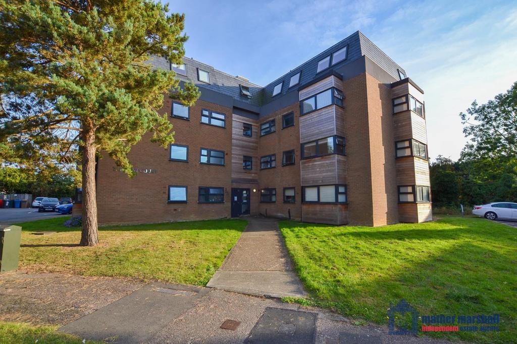 Tarrant Court, Ingleside Drive, Stevenage 1 bed penthouse £195,000