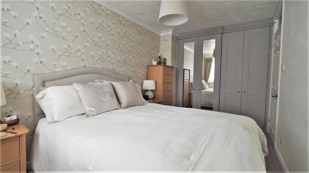 Main bed b.jpg