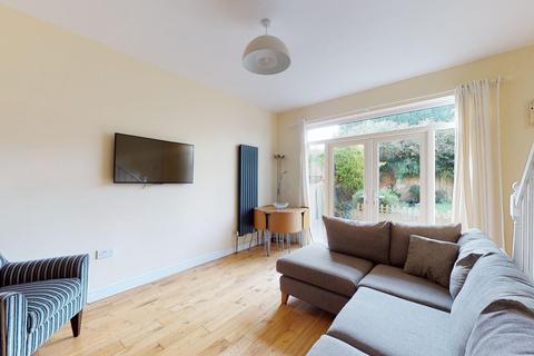 1 Oyster Mews, Whitstable, CT5 1QY