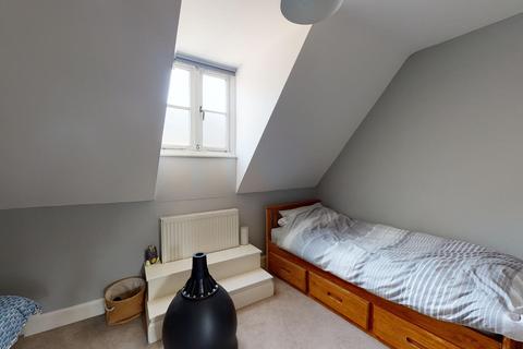 1 Oyster Mews, Whitstable, CT5 1QY