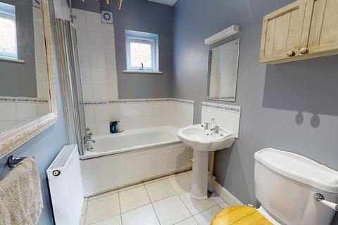 1 Oyster Mews, Whitstable, CT5 1QY