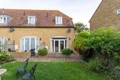1 Oyster Mews, Whitstable, CT5 1QY