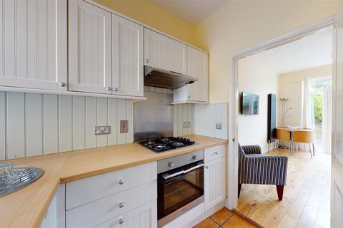 1 Oyster Mews, Whitstable, CT5 1QY