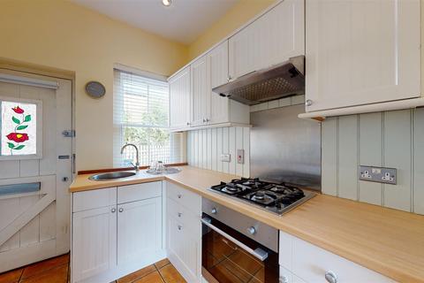 1 Oyster Mews, Whitstable, CT5 1QY