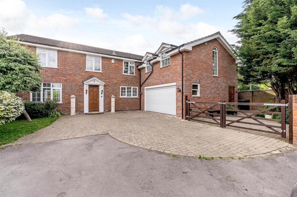 Green Lane, Burnham, Slough... 5 bed detached house £1,250,000