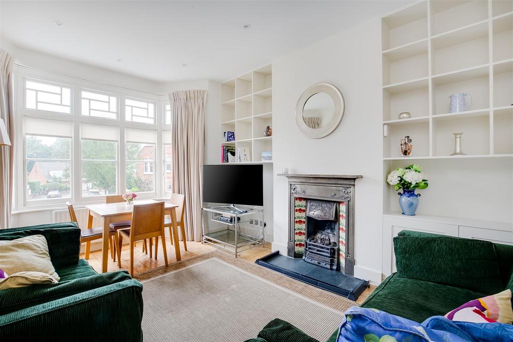 St. Albans Avenue, London, W4 2 bed flat £650,000