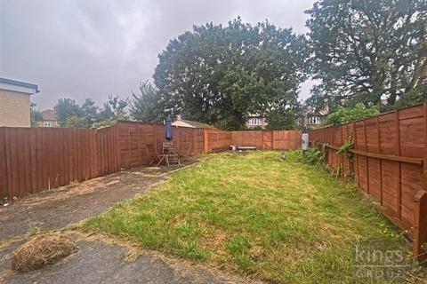 7 Ravens Close, Enfield, EN1 3UR
