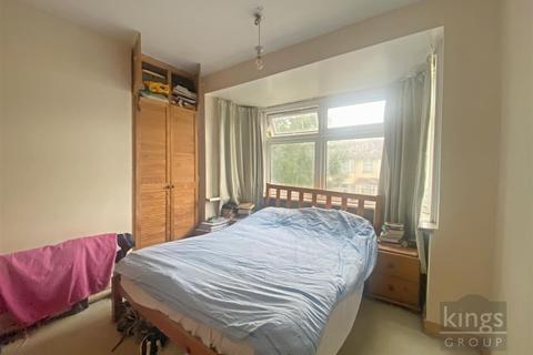 7 Ravens Close, Enfield, EN1 3UR