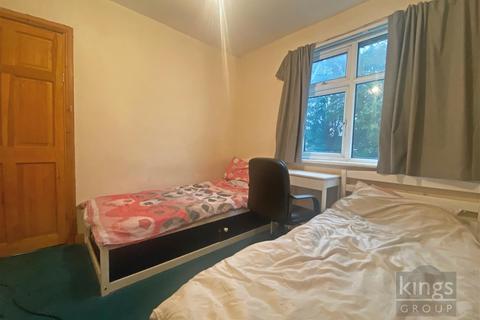 7 Ravens Close, Enfield, EN1 3UR