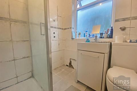 7 Ravens Close, Enfield, EN1 3UR