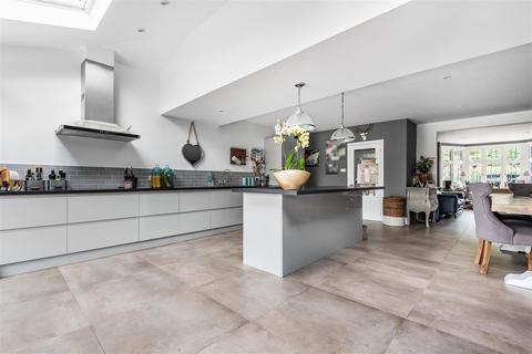 255 London Road, Ewell, Epsom, KT17 2BU
