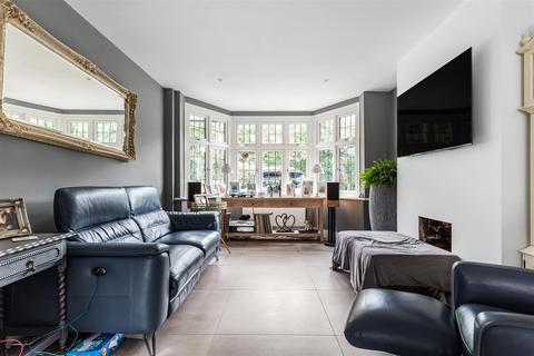 255 London Road, Ewell, Epsom, KT17 2BU