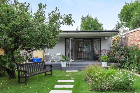 255 London Road, Ewell, Epsom, KT17 2BU
