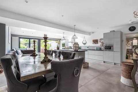 255 London Road, Ewell, Epsom, KT17 2BU
