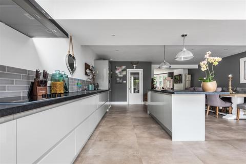 255 London Road, Ewell, Epsom, KT17 2BU