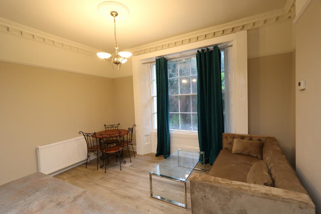 Milverton Crescent, Leamington Spa, CV32 1 bed flat £825 pcm (£190 pw)