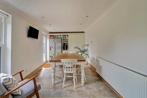 11 Caversham Park Avenue, Rayleigh, SS6 9QA