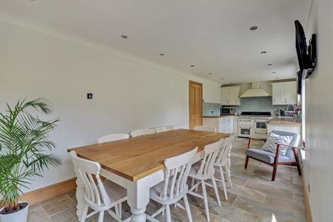 11 Caversham Park Avenue, Rayleigh, SS6 9QA