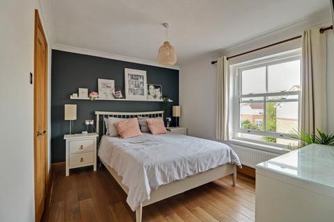11 Caversham Park Avenue, Rayleigh, SS6 9QA