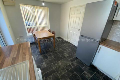 3 bedroom semi-detached house to rent - Dysart Street, Beswick, Manchester, M11 3BG