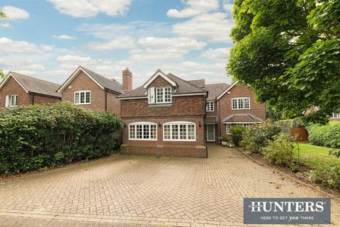 3 Vicarage Close, Worcester Park, KT4 7LZ