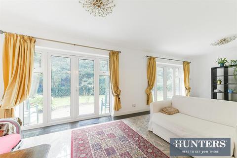 3 Vicarage Close, Worcester Park, KT4 7LZ