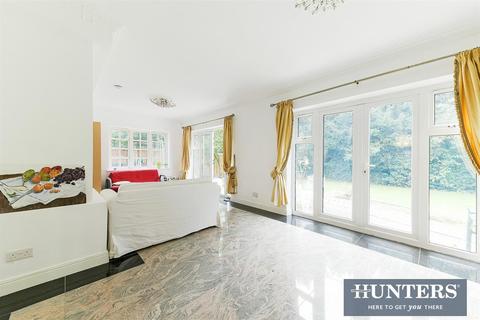 3 Vicarage Close, Worcester Park, KT4 7LZ