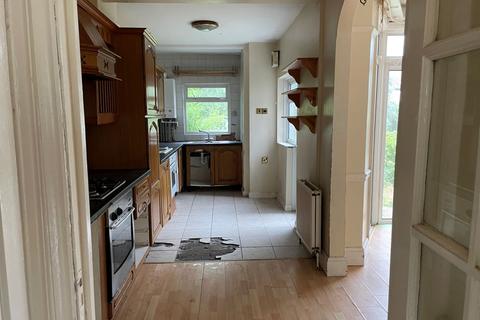 101 Halstead Road, Winchmore Hill, London, N21 3DR