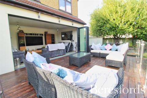 1 Clarence Avenue, Upminster, RM14 2RL