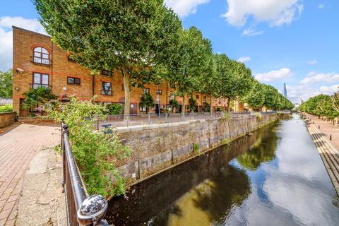 28 Portland Square, London, E1W 2QR