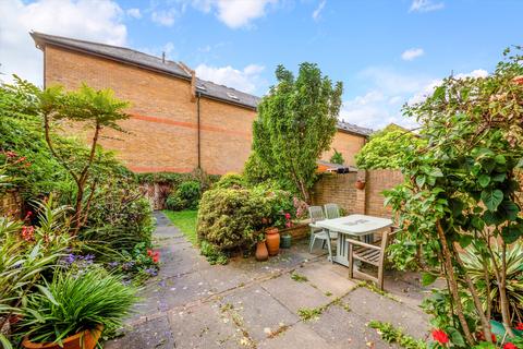 28 Portland Square, London, E1W 2QR