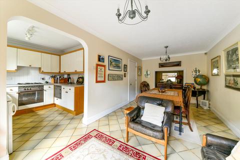 28 Portland Square, London, E1W 2QR