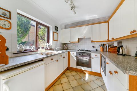 28 Portland Square, London, E1W 2QR