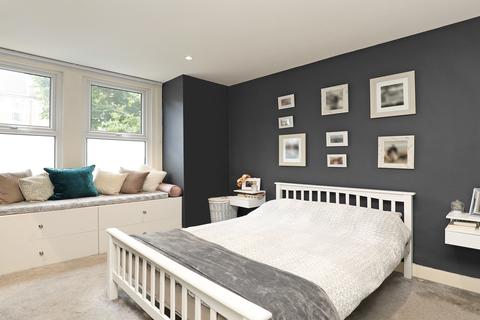 118 Darwin Road, London, W5 4BH