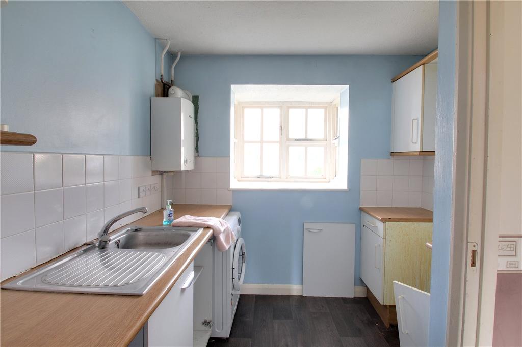 Kendal Close, Littlehampton, BN17 2 bed terraced house £240,000