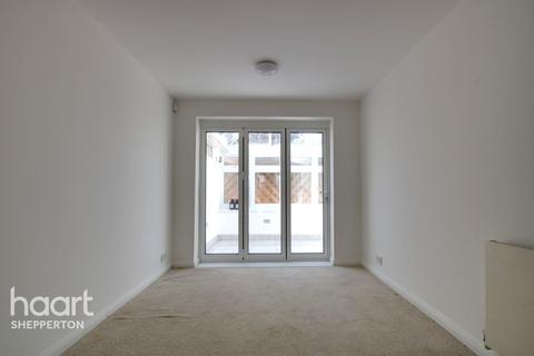 3 Pine Wood, Sunbury-on-thames, TW16 6SH