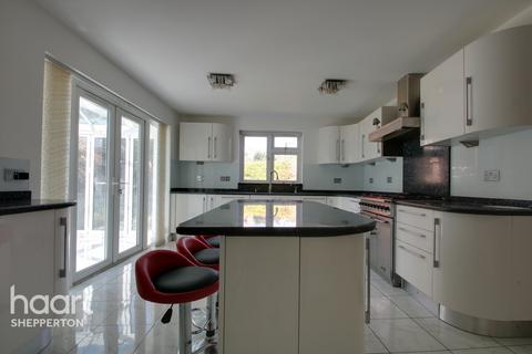 3 Pine Wood, Sunbury-on-thames, TW16 6SH
