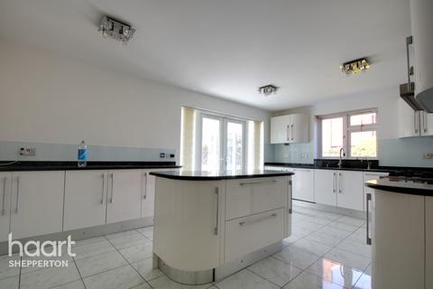 3 Pine Wood, Sunbury-on-thames, TW16 6SH
