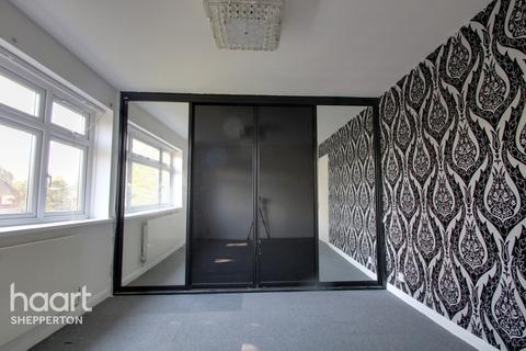 3 Pine Wood, Sunbury-on-thames, TW16 6SH