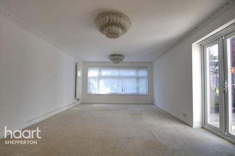 3 Pine Wood, Sunbury-on-thames, TW16 6SH