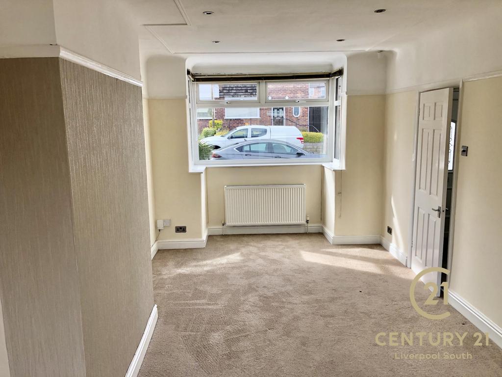 North Manor Way, Woolton, L25 3 bed semidetached house £240,000