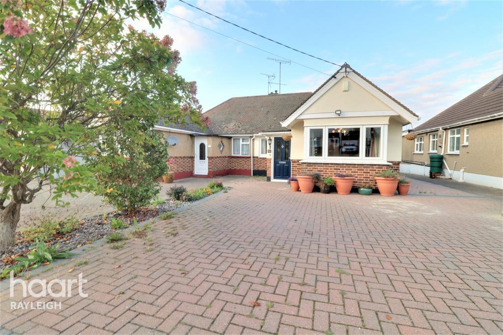 Grove Road, Rayleigh 2 bed semidetached bungalow £375,000