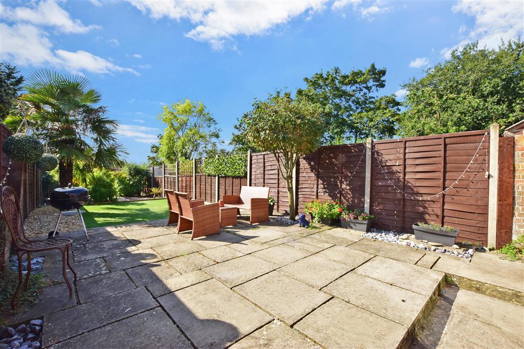 Yarborough Road, East Cowes, Isle of Wight 3 bed semidetached house